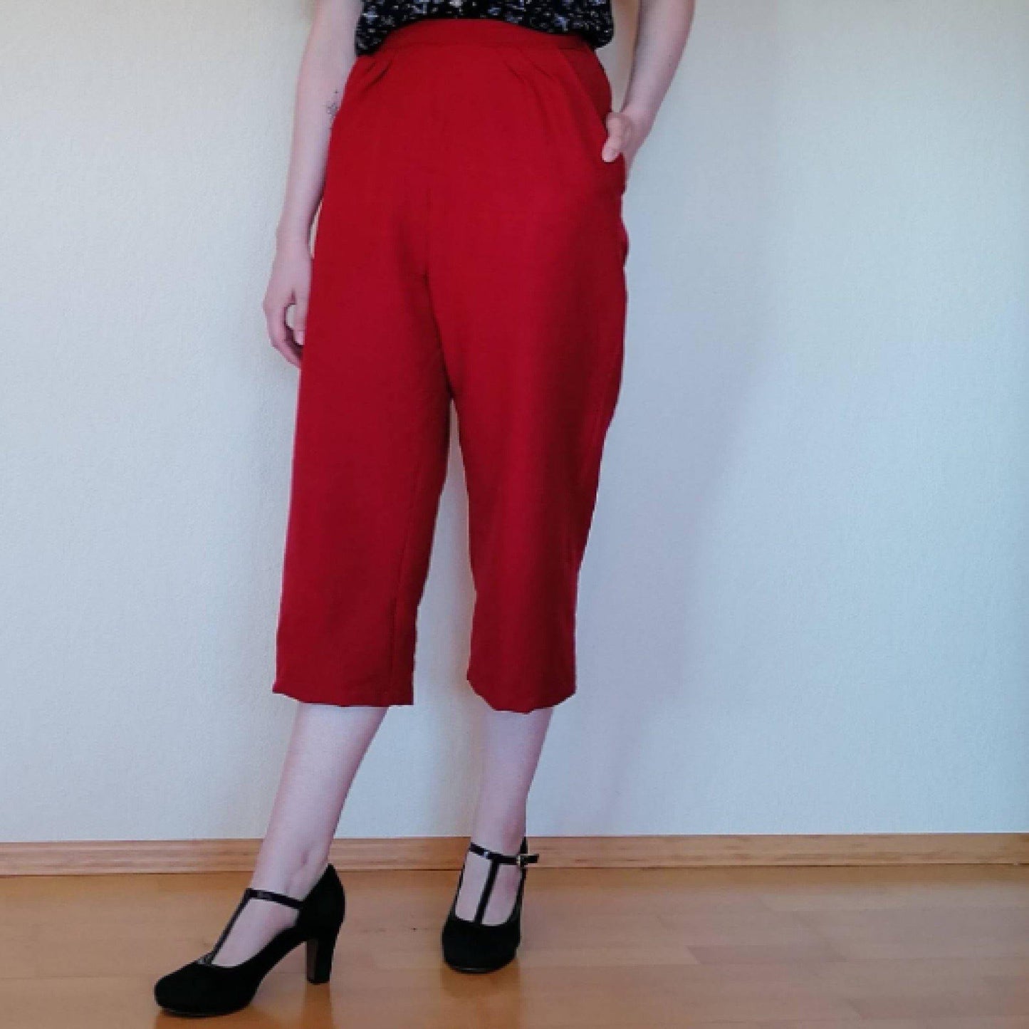 Woman wearing pedal pushers. Centre, front view, wearing cigarette pants. Right, back view, wearing cigarette pants. Made using Butterick 6592 sewing pattern