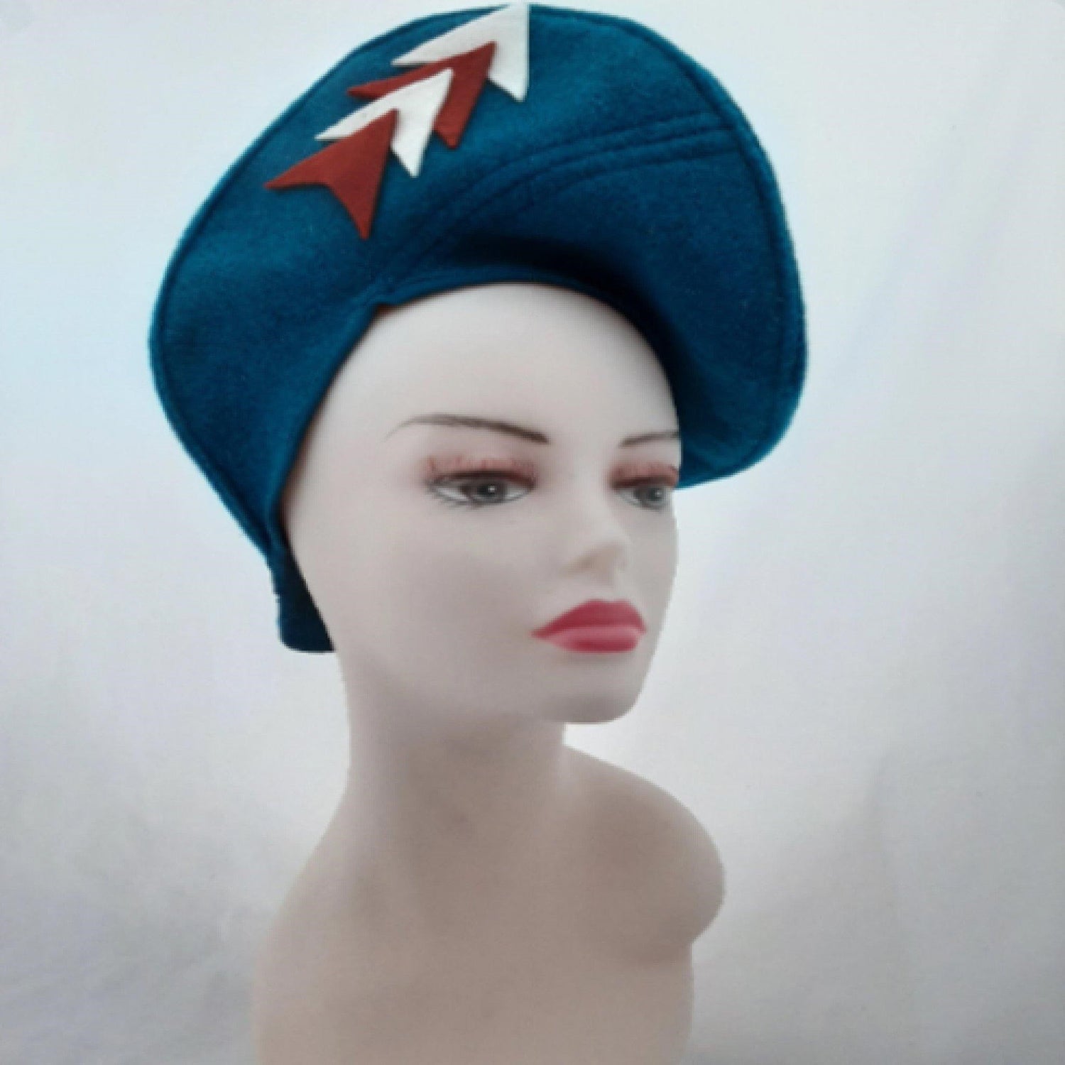 Model in a hat