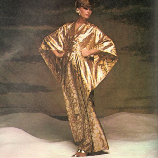 vogue 8551 sewing pattern - model wearing the made up kaftan