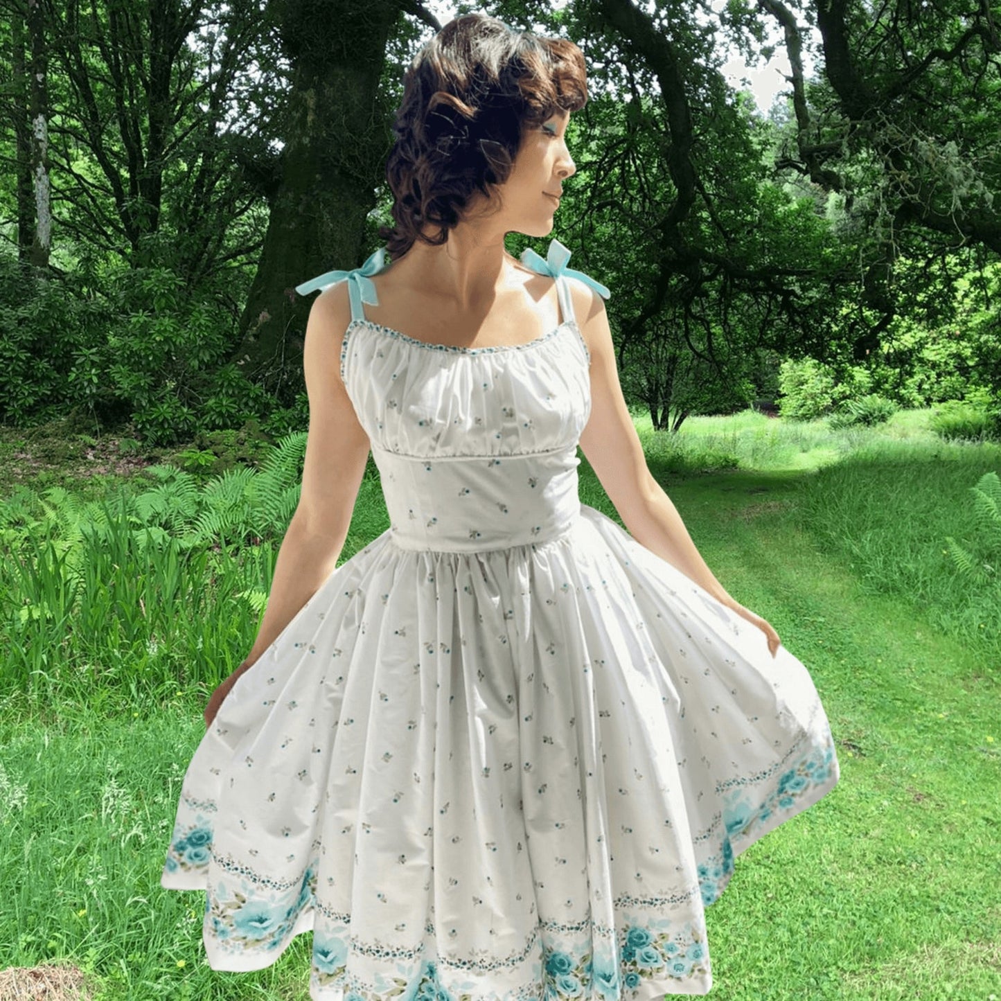 1950s Sewing Pattern, Marilyn Monroe Style Bombshell Dress 'Easy to Sew' - Bust 33"-41" (84cm-104cm)