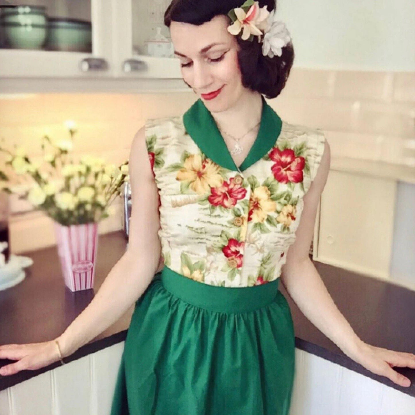 Padrão dos anos 1940, Conjunto de Praia Pin Up em Quatro Peças - Busto 33"- 43,5" (84cm-111cm) - Tamanhos Múltiplos