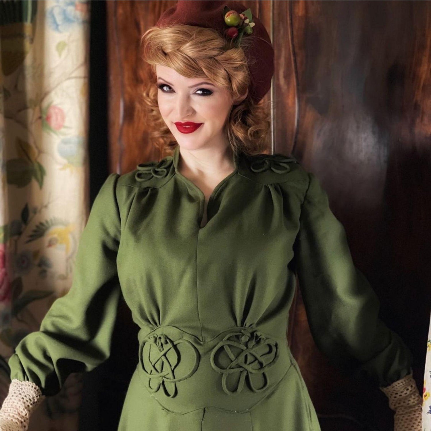 Woman wearing a green Sweetheart Dress 'Easy to Make